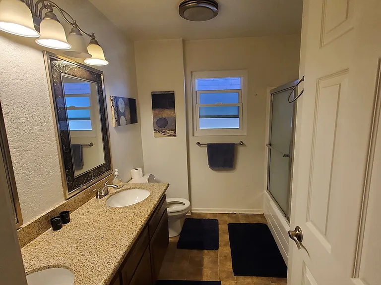 720 W 33rd St #C — Photo 12