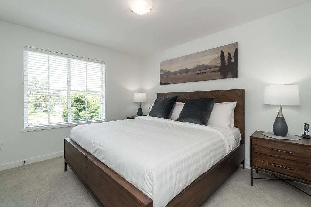 3 bed, 2.5 bath, 1350 sqft, $6,450 — Photo 4