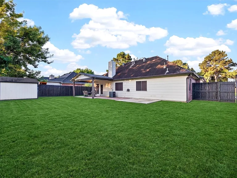 18610 Autumn Hills Dr — Photo 35