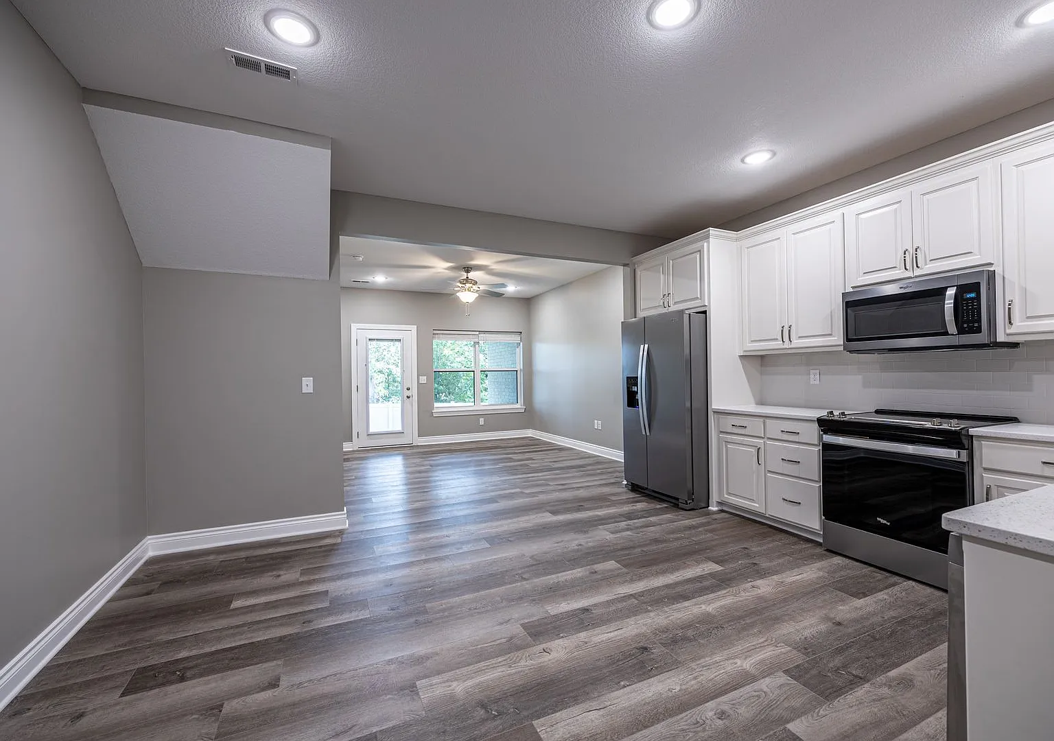 1202 WPL-The Pines — Photo 2