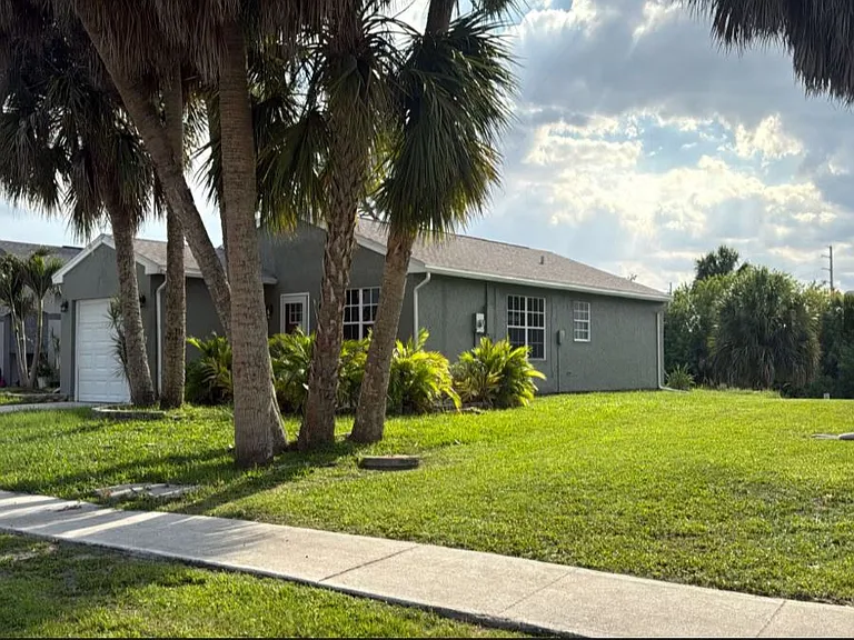 477 Ricold Ter — Photo 3