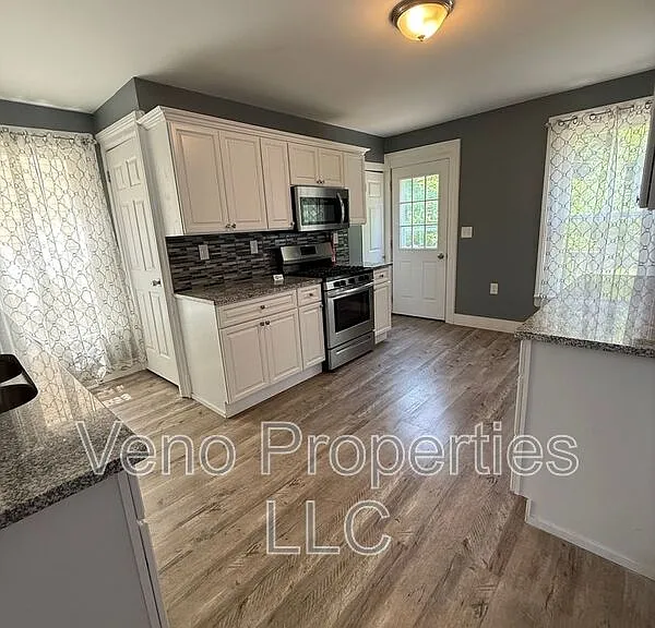 81 Bath St — Photo 3