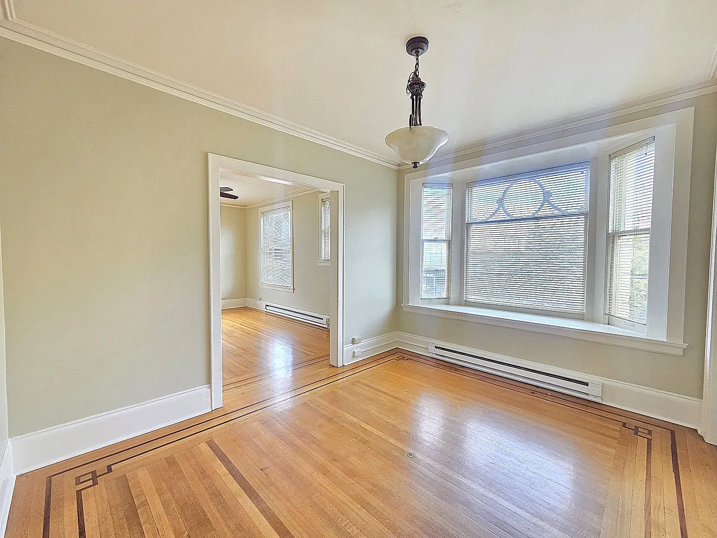 Knickerbocker Apartments — Photo 2