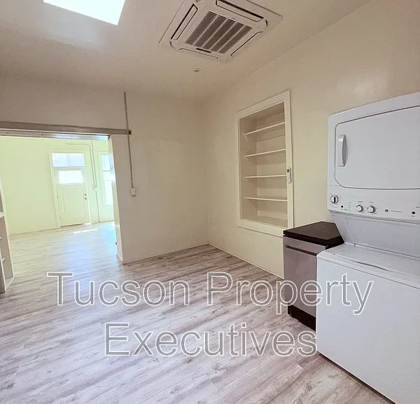 343 S Convent Ave — Photo 4