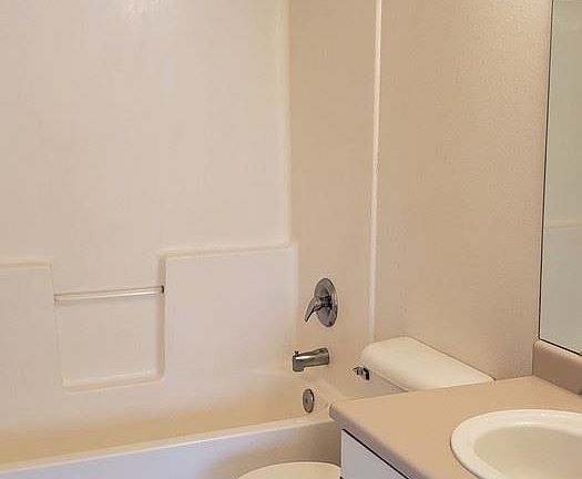 2nd image of 676 Paradise Pl APT 201