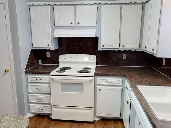 2nd image of 503 W Hanna Ave