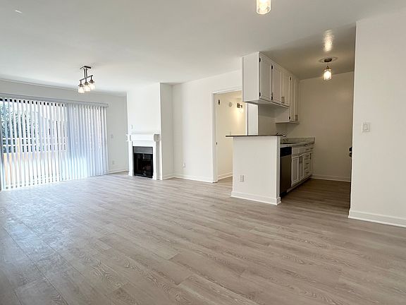 2nd image of 465 Oak St APT 308