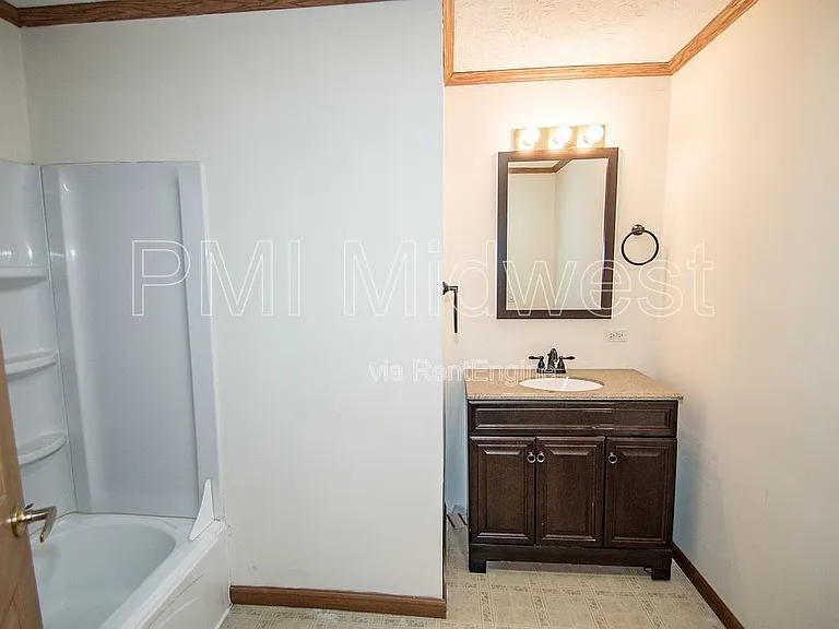 11845 Center St — Photo 15