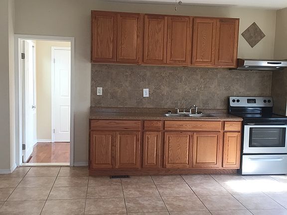 2nd image of 830 Washington Ave APT 3