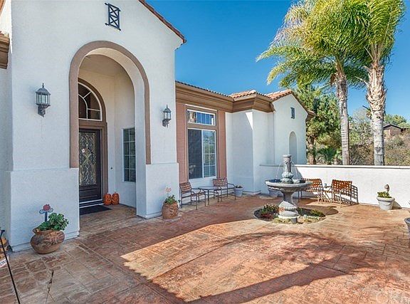 4th image of 1630 Alamitos Cir