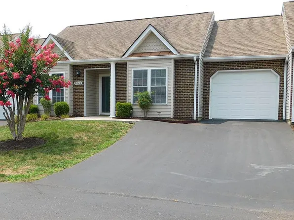 8629 S Bend Dr, Roanoke, VA 24019