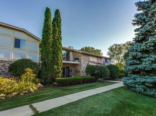 3545 E Oakshire Dr #2, Oak Creek, WI 53154