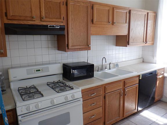 4th image of 4424 S Grand Blvd