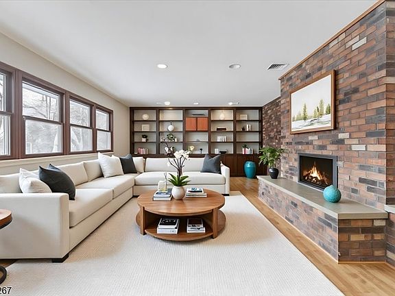 4th image of 131 Ridge Rd