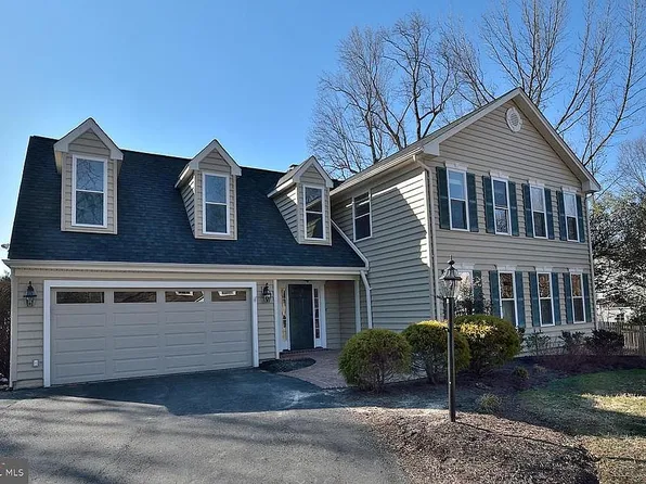 601 W Falls Way, Falls Church, VA 22046
