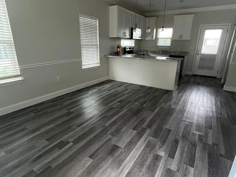 43 25th St SE — Photo 2