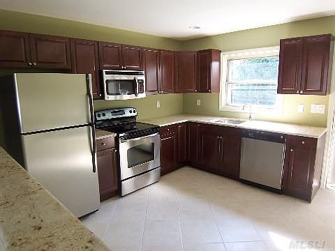 3rd image of 28 Hopes Ave