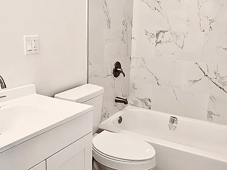 2252 Greenwich St — Photo 3