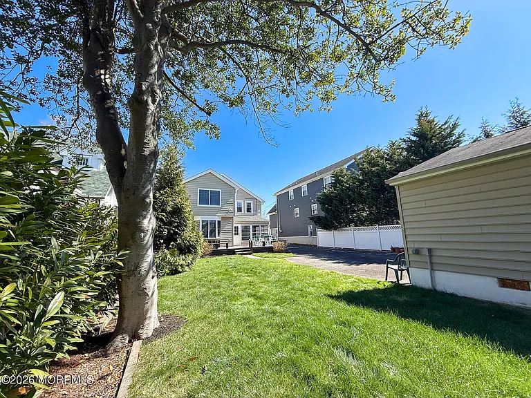 25 Ocean Ave — Photo 42