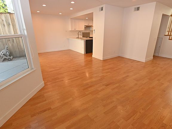 3rd image of 4877 Lago Vista Cir