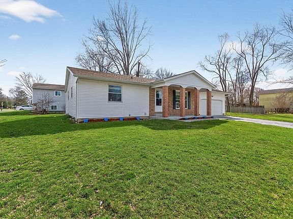 3rd image of 292 Moorfield Dr