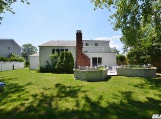 9 Whitney Rd, Bayville, NY 11709