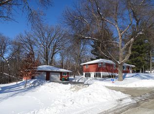 633 Southtown Heights Dr SW, Rochester, MN 55902