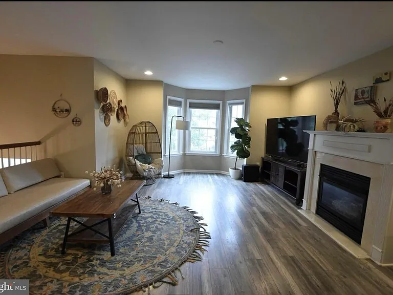 83 Hunt Club Dr — Photo 3