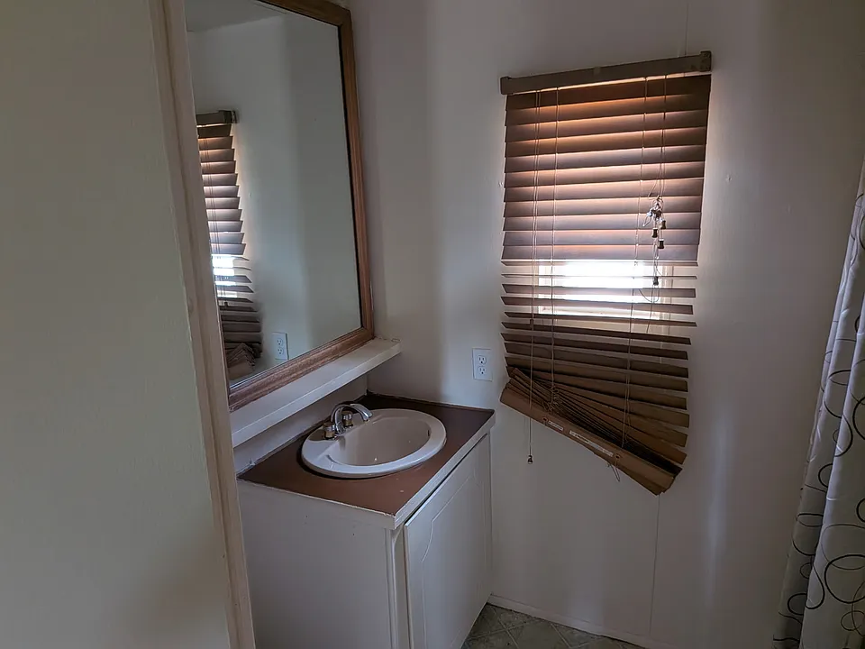 newly painted bathroom with professional cleaning