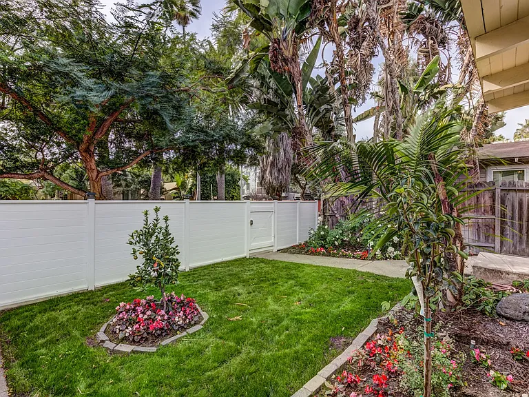 Ocean Avenue Duplex — Photo 7