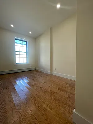 Rented by Hudson Exclusive | media 52