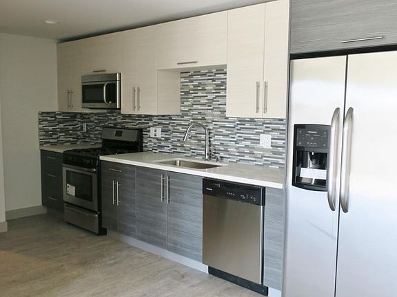 4th image of 3714 Kelton Ave #301
