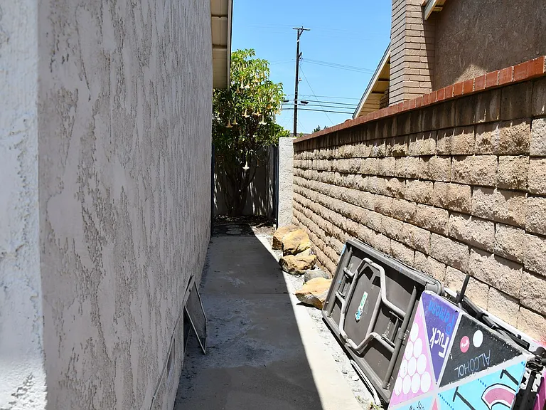 522 E Collins Ave — Photo 69