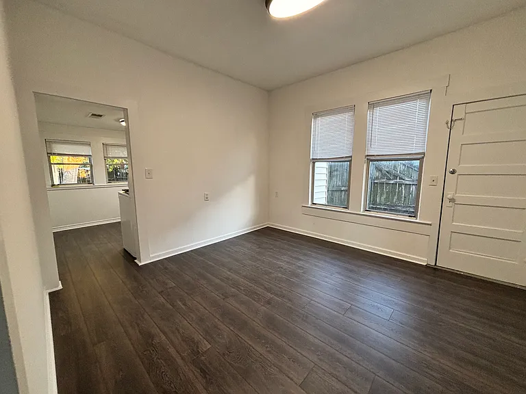 1117 Dallas St — Photo 8