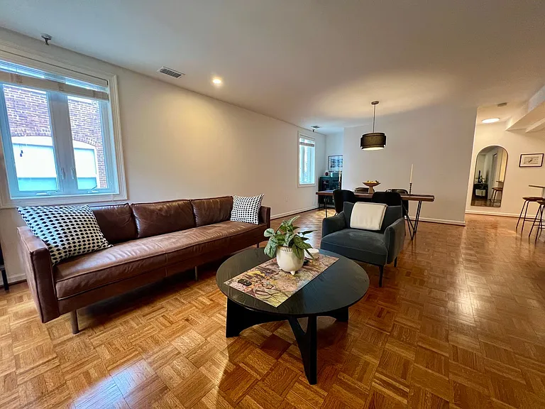 136 N Bread St #422 — Photo 6
