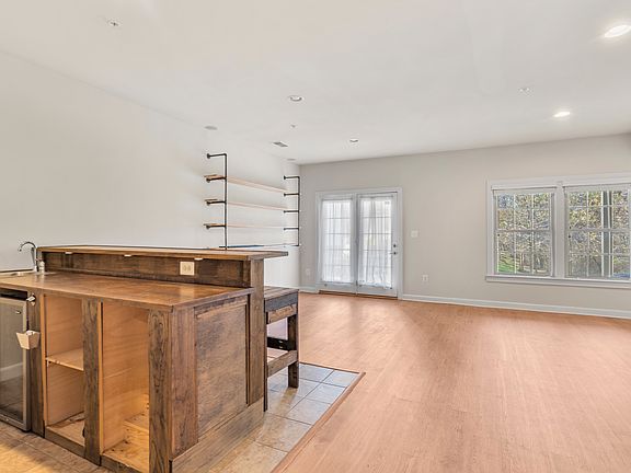 4th image of 7451 Burnside Way