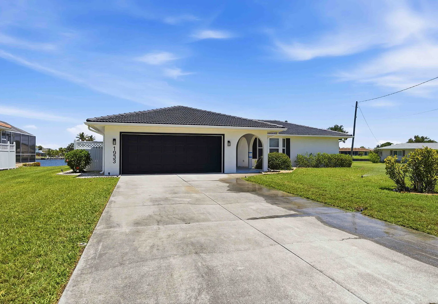 3 bed, 2.0 bath, 2075 sqft, $5,500 — Photo 2