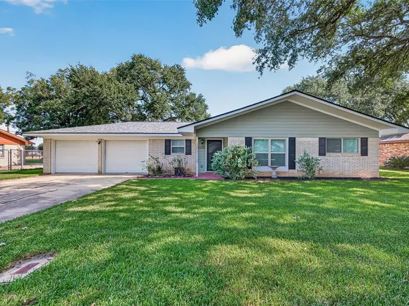 1405 Ladelle St, Wharton, TX 77488