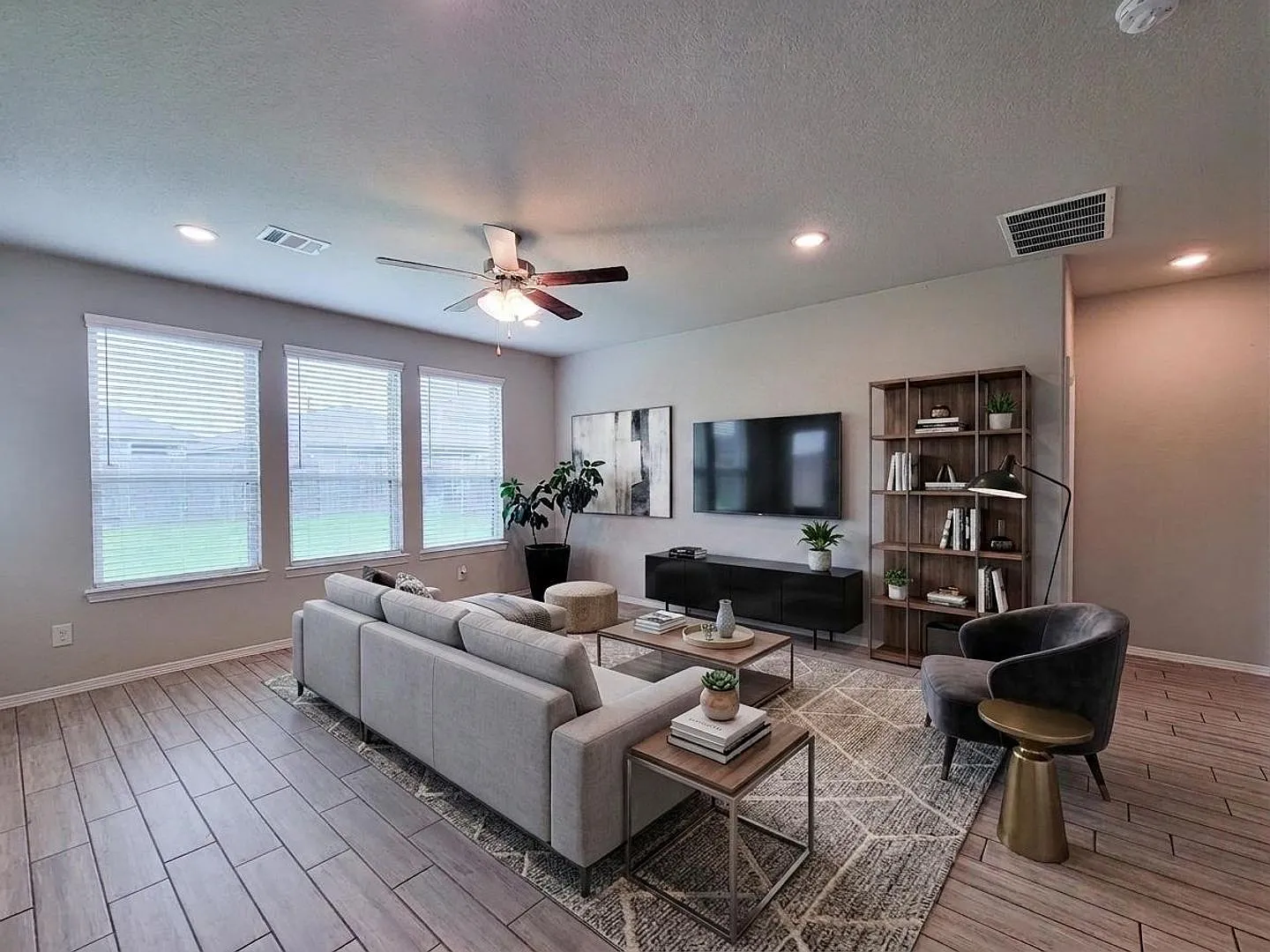 Beautifully updated 5-bedroom, 3.5-bath home located on a quiet cul-de-sac in a desirable Houston... — Photo 3