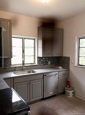 2nd image of 912 NE 4th St