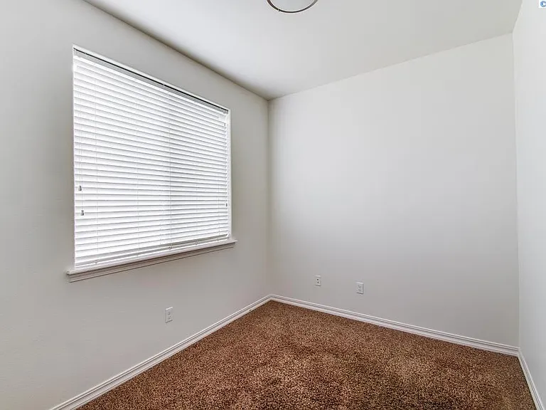 1815 Sunshine Ave — Photo 9