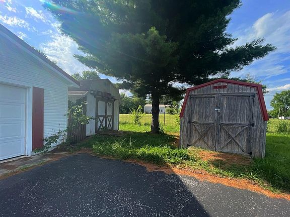 4th image of 1363 Morton Rd