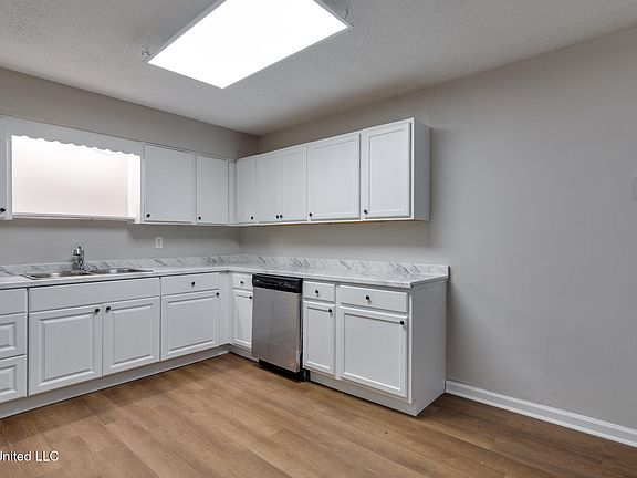 4th image of 2935 Briarwood Dr