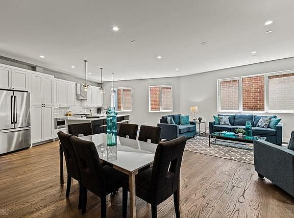 3rd image of 3530 N Lincoln Ave #405