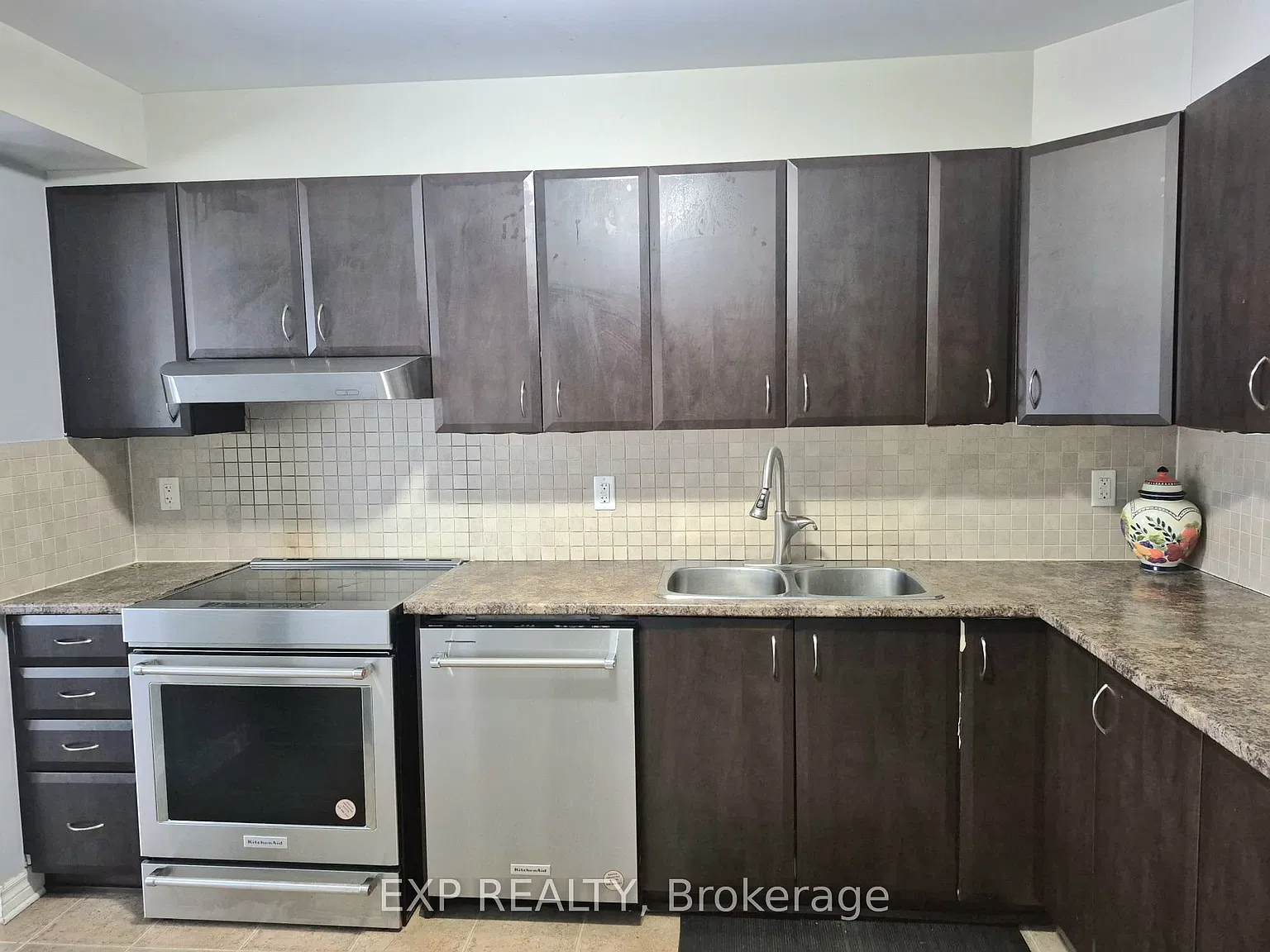 3 bed, $2,550 — Photo 2