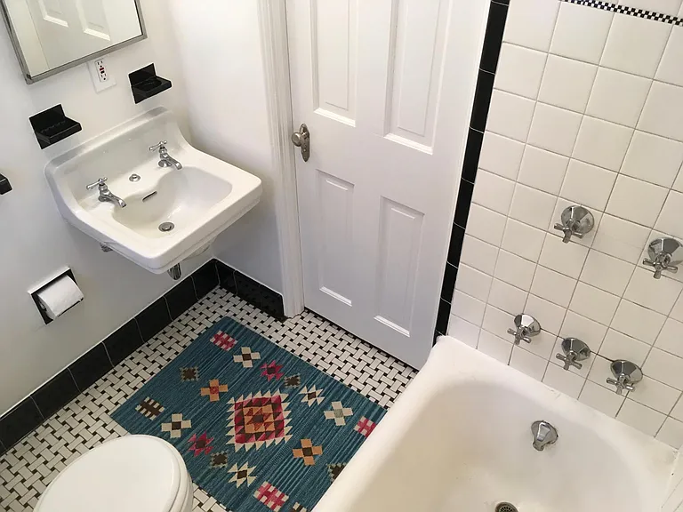 1011 Short Rd #4 — Photo 8