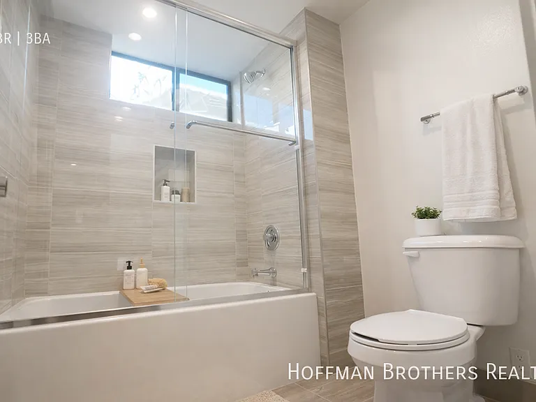 115 S Saint Andrews Pl #7 — Photo 4