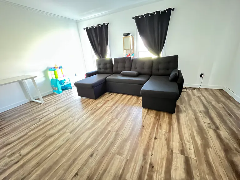 Living room/ studio, sofa bed w/storage