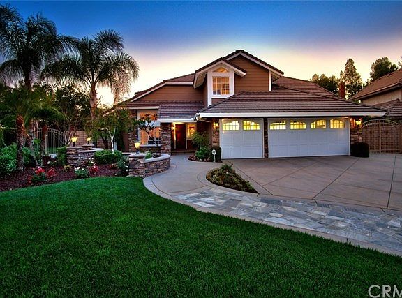 One of the most sought-after neighborhoods in town ... near San Antonio Park!