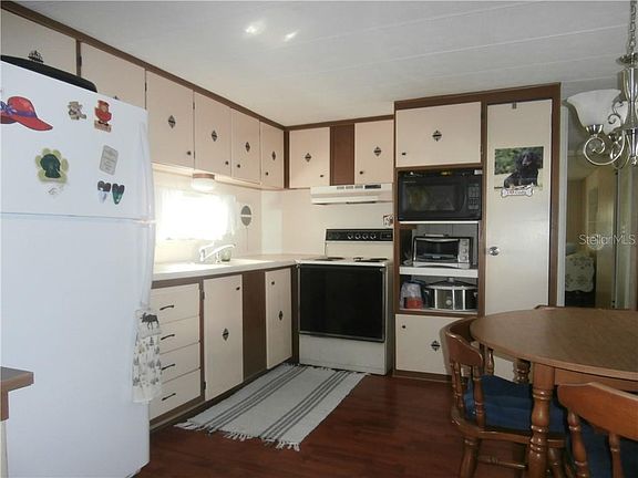 3rd image of 3331 Lanark Dr